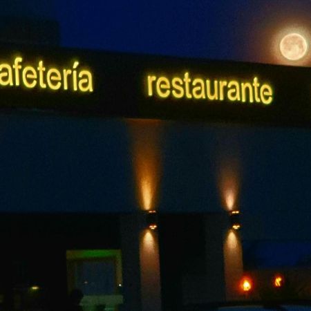 Hotel Moya Navalmoral De La Mata Extérieur photo