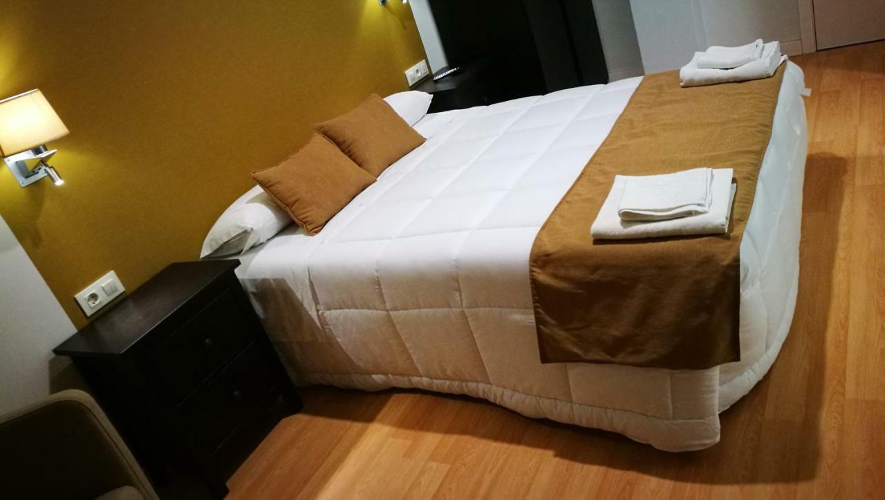 Hotel Moya Navalmoral De La Mata Extérieur photo