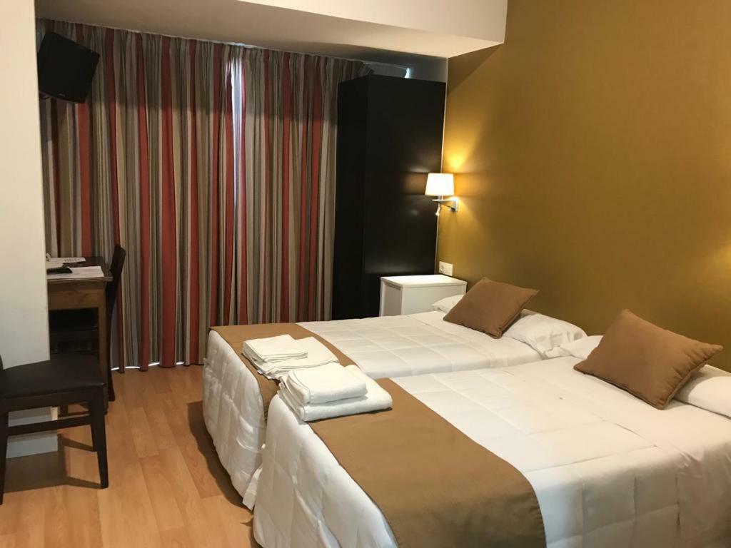 Hotel Moya Navalmoral De La Mata Extérieur photo