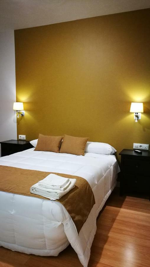 Hotel Moya Navalmoral De La Mata Extérieur photo
