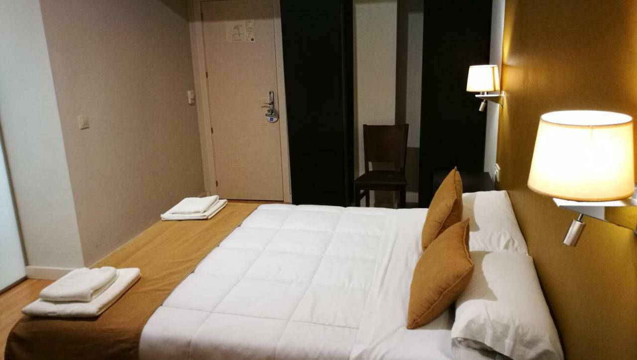 Hotel Moya Navalmoral De La Mata Extérieur photo