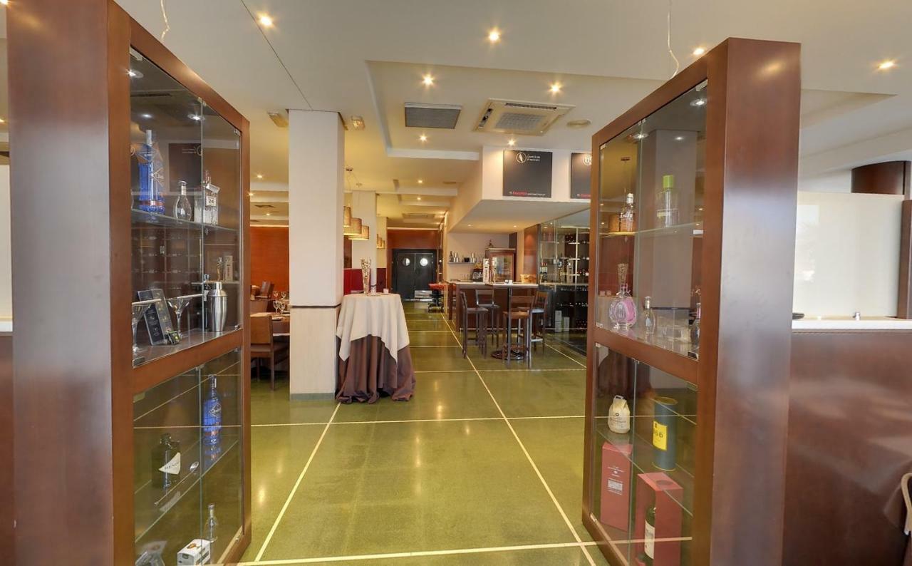 Hotel Moya Navalmoral De La Mata Extérieur photo