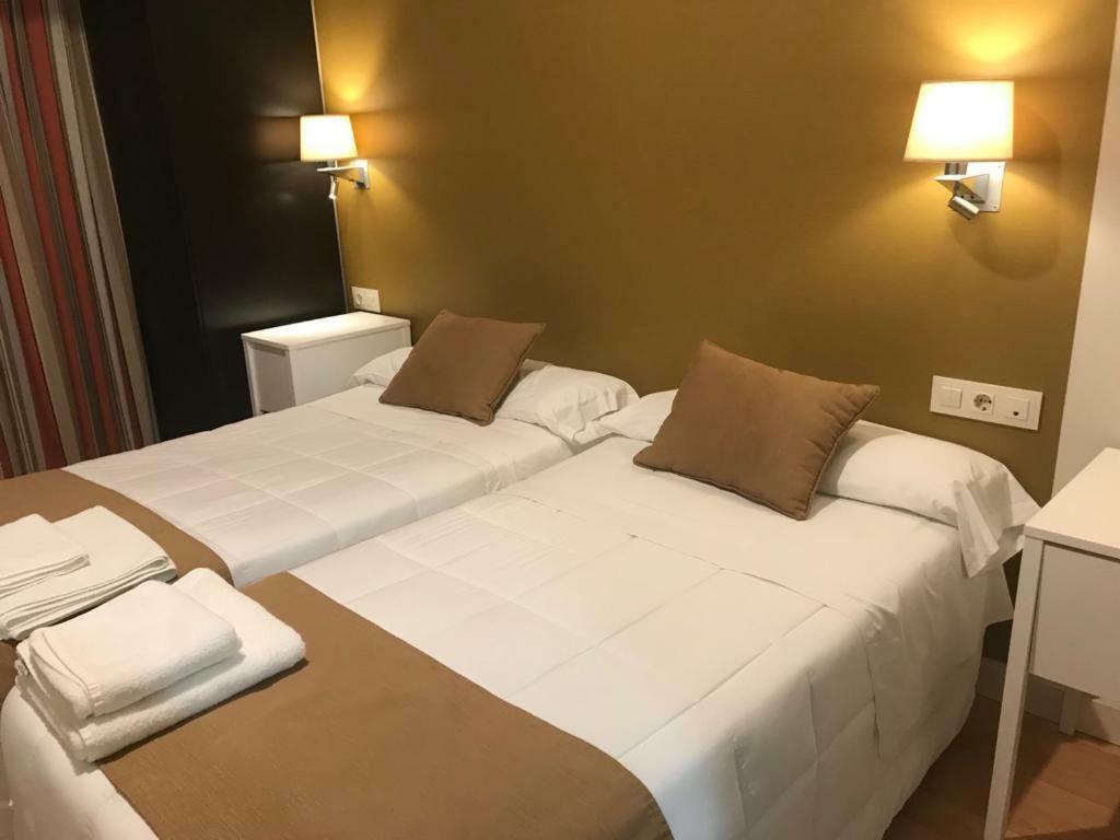 Hotel Moya Navalmoral De La Mata Extérieur photo