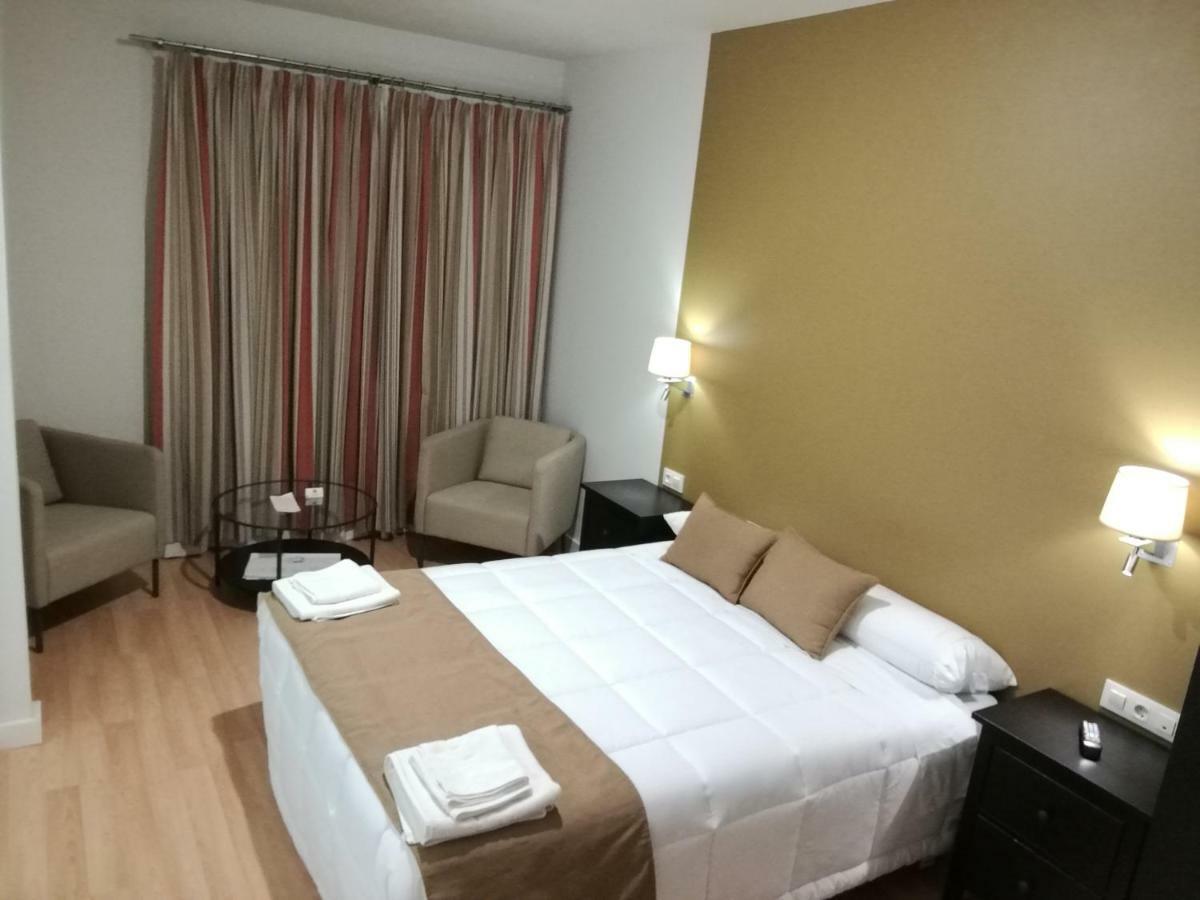 Hotel Moya Navalmoral De La Mata Extérieur photo