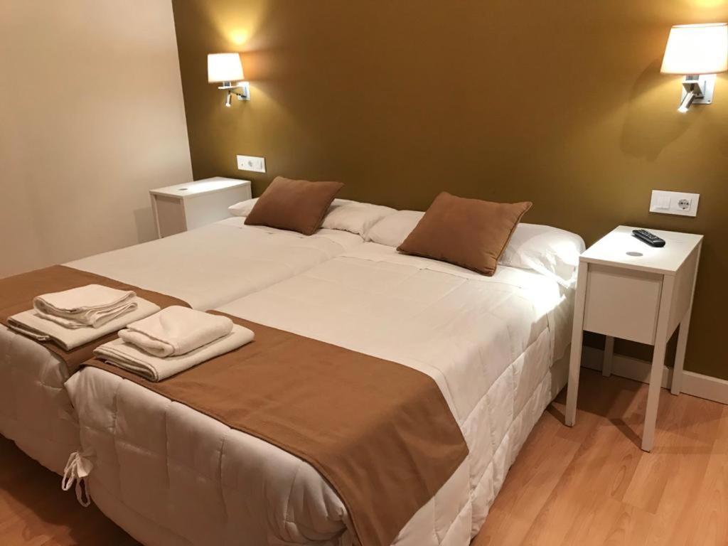 Hotel Moya Navalmoral De La Mata Extérieur photo