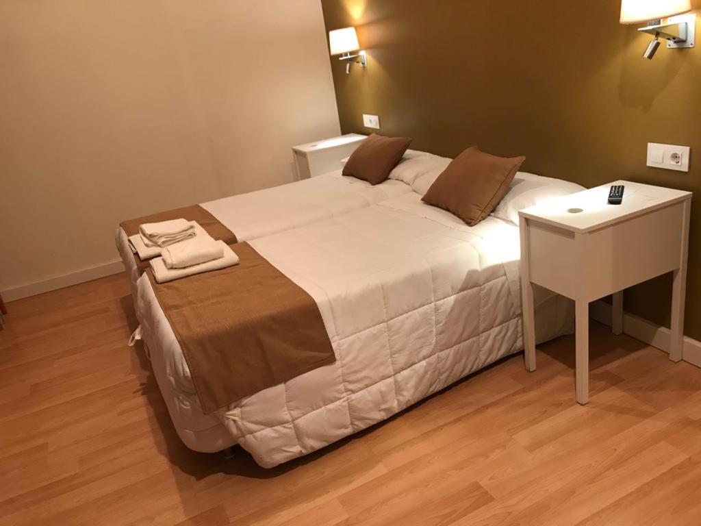 Hotel Moya Navalmoral De La Mata Extérieur photo